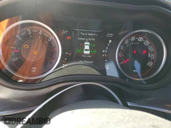 2016 Dodge Challenger R/T Scat Pack z VIN 2C3CDZFJ6GH288879, wystawiony jako Copart lot #68694125 z przebiegiem 32 967 mil mil oraz Szkoda całkowita • Salvage title. Historia ofert i sprzedaży dostępna na DreamBid. Obrazek 9.