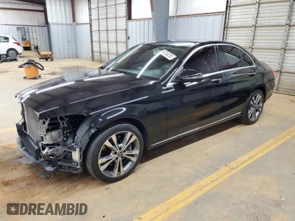 ✅ 2017 Mercedes-Benz C 300 • VIN: 55SWF4KB4HU213950 • Lot: 90358285. Wystawiony na Copart z przebiegiem 56 564 mil. Bezpłatny archiwum sprzedaży aukcyjnych z USA i szczegółowy raport historii pojazdu na DreamBid. Zdjęcie 1.