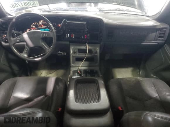 ✅ 2006 Chevrolet Silverado 2500HD LT2 • VIN: 1GCHK23U16F175953 • Lot: 83951755. Wystawiony na Copart z przebiegiem 180 509 mil. Bezpłatny archiwum sprzedaży aukcyjnych z USA i szczegółowy raport historii pojazdu na DreamBid. Zdjęcie 8.