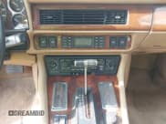 ✅ 1993 Jaguar XJS • VIN: SAJNW4744PC186804 • Лот: 42490722. Опубликован ранее на IAAI с пробегом 128 488 миль. Бесплатный доступ к архиву аукционных продаж из США и подробный отчёт об истории автомобиля на DreamBid. Изображение 15.