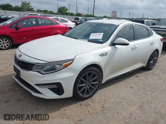 ✅ 2019 Kia Optima S • VIN: 5XXGT4L37KG361231 • Lot: 42137542. Listed on IAAI with 122,328 mi. Free auction sales archive from the USA and detailed vehicle history report at DreamBid. Image 2.