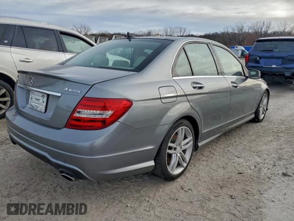 ✅ 2013 Mercedes-Benz C 300 Sport • VIN: WDDGF8AB7DR263461 • Лот: 96068725. Опубликован ранее на Copart с пробегом 150 048 миль. Бесплатный доступ к архиву аукционных продаж из США и подробный отчёт об истории автомобиля на DreamBid. Изображение 3.