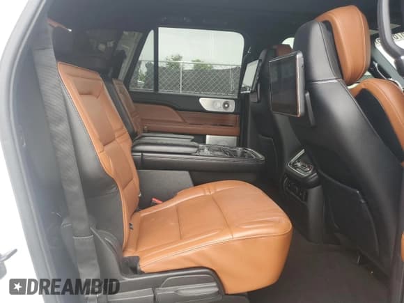 ✅ 2018 Lincoln Navigator Reserve • VIN: 5LMJJ3LTXJEL22411 • Lot: 86767425. Listed on Copart with 93,357 mi. Free auction sales archive from the USA and detailed vehicle history report at DreamBid. Image 11.