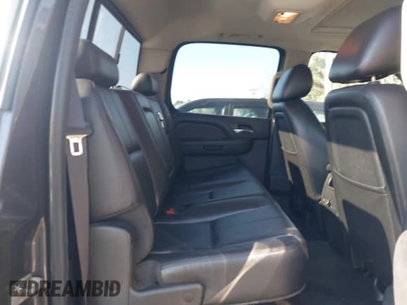 ✅ 2011 GMC Sierra 2500HD SLT • VIN: 1GT121E87BF179897 • Lot: 41239566. Listed on IAAI with 147,739 mi. Free auction sales archive from the USA and detailed vehicle history report at DreamBid. Image 8.