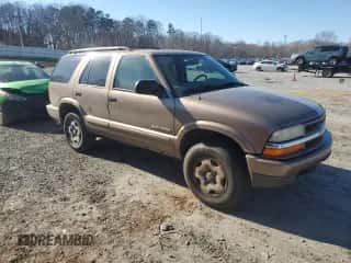 2004 Chevrolet Blazer LS z VIN 1GNDT13X84K158661, wystawiony jako Copart lot #85697264 z przebiegiem 163 809 mil mil oraz Szkoda całkowita • Salvage title. Historia ofert i sprzedaży dostępna na DreamBid. Obrazek 4.