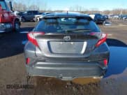 ✅ 2021 Toyota C-HR LE • VIN: NMTKHMBX2MR120452 • Lot: 41764787. Wystawiony na IAAI z przebiegiem 63 129 mil. Bezpłatny archiwum sprzedaży aukcyjnych z USA i szczegółowy raport historii pojazdu na DreamBid. Zdjęcie 15.