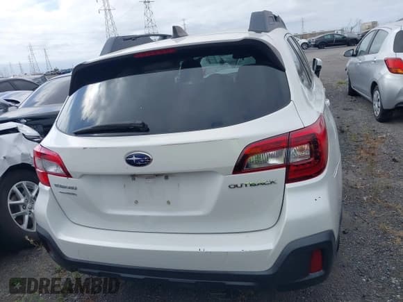 ✅ 2018 Subaru Outback Premium • VIN: 4S4BSADC3J3235713 • Lot: 43492053. Listed on IAAI with 30,800 mi. Free auction sales archive from the USA and detailed vehicle history report at DreamBid. Image 16.