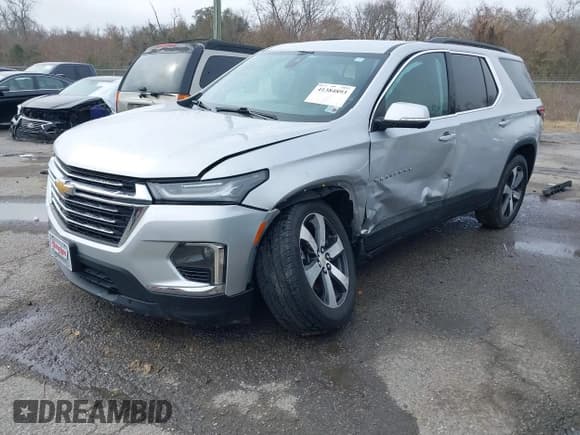✅ 2022 Chevrolet Traverse LT • VIN: 1GNERHKW7NJ128403 • Lot: 41384893. Wystawiony na IAAI z przebiegiem 100 661 mil. Bezpłatny archiwum sprzedaży aukcyjnych z USA i szczegółowy raport historii pojazdu na DreamBid. Zdjęcie 6.