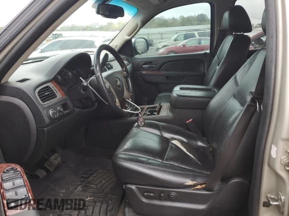 ✅ 2014 Chevrolet Tahoe LTZ • VIN: 1GNSCCE08ER106698 • Lot: 52803935. Listed on Copart with 379,720 mi. Free auction sales archive from the USA and detailed vehicle history report at DreamBid. Image 7.