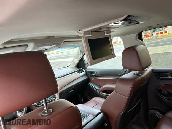 ✅ 2016 Chevrolet Suburban LTZ • VIN: 1GNSKJKC3GR100493 • Lot: 69578704. Wystawiony na Copart z przebiegiem 202 688 mil. Bezpłatny archiwum sprzedaży aukcyjnych z USA i szczegółowy raport historii pojazdu na DreamBid. Zdjęcie 10.