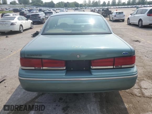 ✅ 1997 Ford Crown Victoria • VIN: 2FALP73W3VX232351 • Lot: 60196655. Wystawiony na Copart z przebiegiem 218 587 mil. Bezpłatny archiwum sprzedaży aukcyjnych z USA i szczegółowy raport historii pojazdu na DreamBid. Zdjęcie 6.