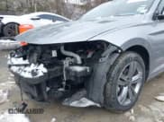 ✅ 2024 Volkswagen Jetta SE • VIN: 3VW7M7BU8RM050549 • Lot: 43900235. Wystawiony na IAAI z przebiegiem 42 704 mil. Bezpłatny archiwum sprzedaży aukcyjnych z USA i szczegółowy raport historii pojazdu na DreamBid. Zdjęcie 19.