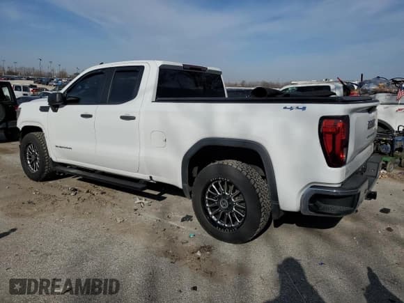 ✅ 2021 GMC Sierra 1500 • VIN: 1GTR9AEK3MZ360815 • Лот: 48519405. Опубликован ранее на Copart с пробегом 30 310 миль. Бесплатный доступ к архиву аукционных продаж из США и подробный отчёт об истории автомобиля на DreamBid. Изображение 2.