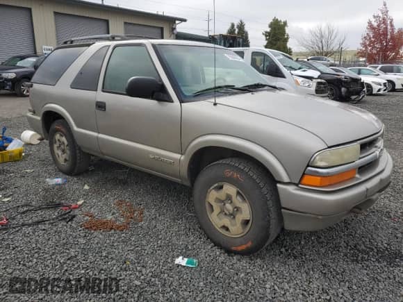 2004 Chevrolet Blazer LS z VIN 1GNCT18X64K116994, wystawiony jako Copart lot #79646694 z przebiegiem 222 831 mil mil oraz Szkoda całkowita • Salvage title. Historia ofert i sprzedaży dostępna na DreamBid. Obrazek 4.