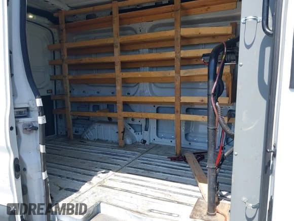 ✅ 2017 Ford Transit Cargo • VIN: 1FTYE1CM9HKB50925 • Lot: 42095471. Wystawiony na IAAI z przebiegiem 152 583 mil. Bezpłatny archiwum sprzedaży aukcyjnych z USA i szczegółowy raport historii pojazdu na DreamBid. Zdjęcie 8.