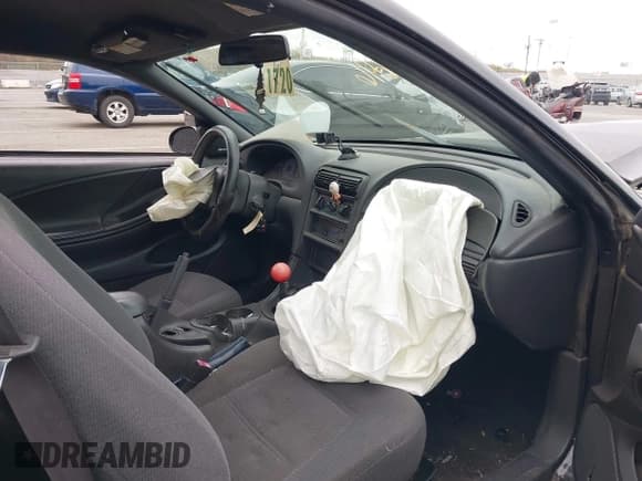 ✅ 1999 Ford Mustang • VIN: 1FAFP4040XF157766 • Lot: 42059696. Wystawiony na IAAI z przebiegiem 133 287 mil. Bezpłatny archiwum sprzedaży aukcyjnych z USA i szczegółowy raport historii pojazdu na DreamBid. Zdjęcie 5.