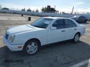 ✅ 1999 Mercedes-Benz E 320 • VIN: WDBJF70H7XA882580 • Lot: 43771803. Wystawiony na IAAI z przebiegiem 123 345 mil. Bezpłatny archiwum sprzedaży aukcyjnych z USA i szczegółowy raport historii pojazdu na DreamBid. Zdjęcie 2.