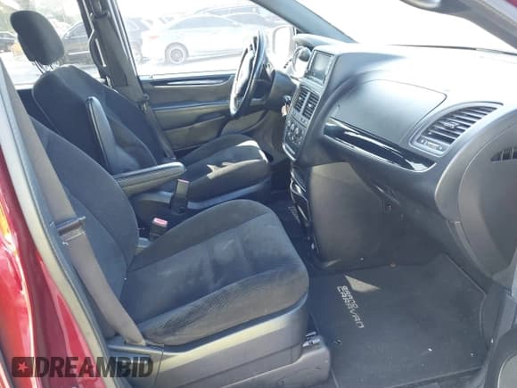 ✅ 2017 Dodge Grand Caravan SE • VIN: 2C4RDGBG3HR648996 • Lot: 39329230. Wystawiony na IAAI z przebiegiem 108 260 mil. Bezpłatny archiwum sprzedaży aukcyjnych z USA i szczegółowy raport historii pojazdu na DreamBid. Zdjęcie 5.