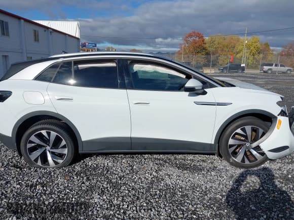 ✅ 2022 Volkswagen ID.4 Pro S • VIN: WVGUNPE22NP060457 • Lot: 43557468. Wystawiony na IAAI z przebiegiem 43 823 mil. Bezpłatny archiwum sprzedaży aukcyjnych z USA i szczegółowy raport historii pojazdu na DreamBid. Zdjęcie 13.