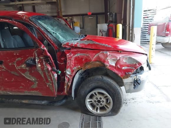 ✅ 2000 Dodge Dakota Sport • VIN: 1B7GG2AN5YS793828 • Lot: 41955863. Wystawiony na IAAI z przebiegiem 267 861 mil. Bezpłatny archiwum sprzedaży aukcyjnych z USA i szczegółowy raport historii pojazdu na DreamBid. Zdjęcie 6.