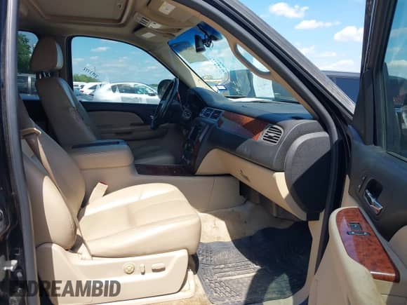 2008 Chevrolet Tahoe 2LT with VIN 1GNFC13098R136161, listed as a IAAI auction lot 42250146 with 328,795 mi miles and . Bid and sale history available at DreamBid. Image 5.