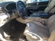 ✅ 2017 Lincoln Continental Premiere • VIN: 1LN6L9PK2H5624518 • Лот: 72668573. Опубликован ранее на Copart с пробегом 83 350 миль. Бесплатный доступ к архиву аукционных продаж из США и подробный отчёт об истории автомобиля на DreamBid. Изображение 7.