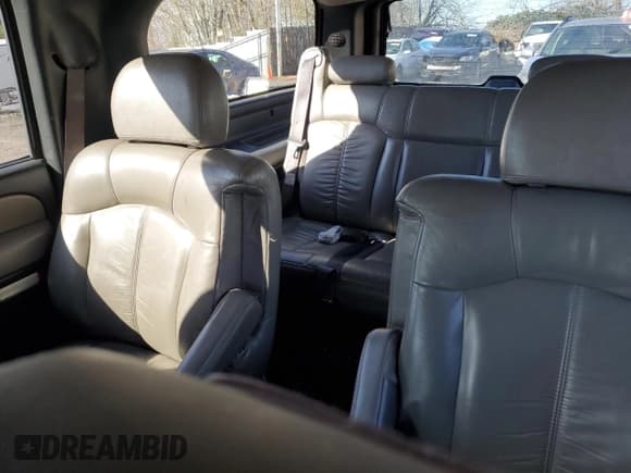✅ 2002 Chevrolet Suburban LT • VIN: 3GNFK16T02G332635 • Lot: 47309245. Listed on Copart with Not provided. Free auction sales archive from the USA and detailed vehicle history report at DreamBid. Image 10.