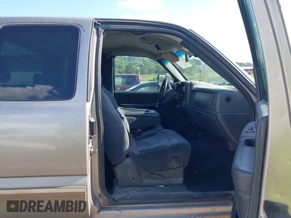 2002 Chevrolet Silverado 2500HD LS с VIN 1GCHK29U82E137708, выставлен на аукционе IAAI как лот 43339910 с пробегом 261 256 миль миль и . История ставок и продаж доступна на DreamBid. Изображение 5.