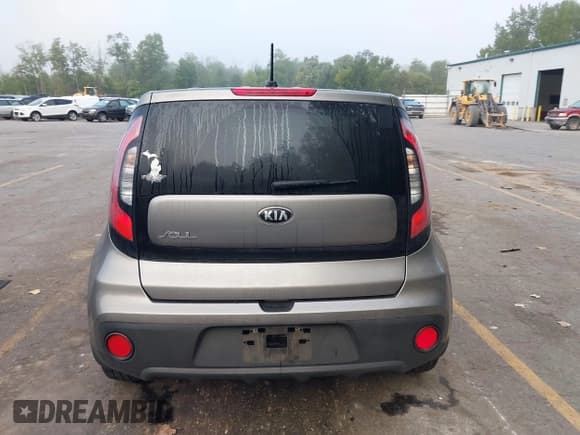 ✅ 2017 Kia Soul • VIN: KNDJN2A28H7488621 • Lot: 43310652. Wystawiony na IAAI z przebiegiem 55 324 mil. Bezpłatny archiwum sprzedaży aukcyjnych z USA i szczegółowy raport historii pojazdu na DreamBid. Zdjęcie 17.
