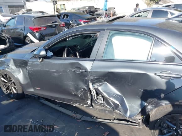 ✅ 2017 Cadillac ATS-V • VIN: 1G6AN5SY1H0209767 • Lot: 42619670. Listed on IAAI with 34,662 mi. Free auction sales archive from the USA and detailed vehicle history report at DreamBid. Image 14.