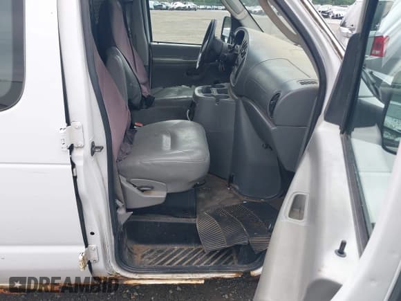 ✅ 2005 Ford Econoline Cargo • VIN: 1FTRE14W45HA28566 • Lot: 42875904. Listed on IAAI with 216,247 mi. Free auction sales archive from the USA and detailed vehicle history report at DreamBid. Image 5.