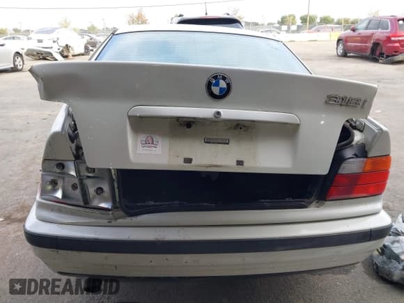 ✅ 1998 BMW 3 Series 318i • VIN: WBACC0324WEK27301 • Лот: 43749666. Опубликован ранее на IAAI с пробегом 224 555 миль. Бесплатный доступ к архиву аукционных продаж из США и подробный отчёт об истории автомобиля на DreamBid. Изображение 6.