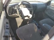 ✅ 2001 Toyota Tacoma PreRunner • VIN: 5TESN92NX1Z791503 • Lot: 90360315. Wystawiony na Copart z przebiegiem 332 297 mil. Bezpłatny archiwum sprzedaży aukcyjnych z USA i szczegółowy raport historii pojazdu na DreamBid. Zdjęcie 8.