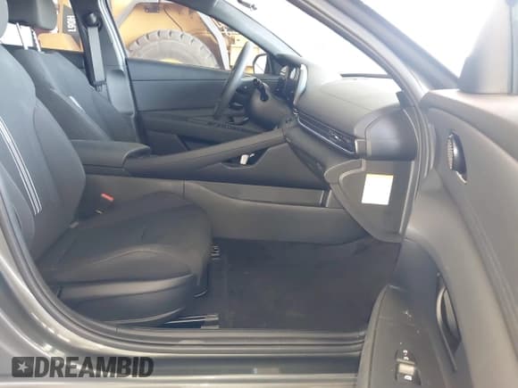 ✅ 2025 Hyundai Elantra Blue • VIN: KMHLM4DJ2SU147116 • Lot: 43028392. Listed on IAAI with 1,320 mi. Free auction sales archive from the USA and detailed vehicle history report at DreamBid. Image 5.