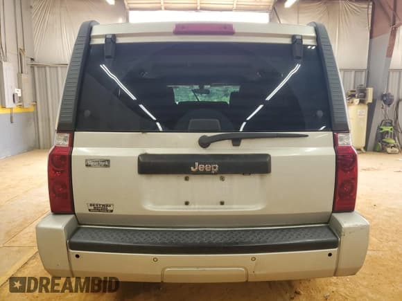 ✅ 2008 Jeep Commander Sport • VIN: 1J8HH48K88C155584 • Lot: 69933245. Listed on Copart with 230,443 mi. Free auction sales archive from the USA and detailed vehicle history report at DreamBid. Image 6.