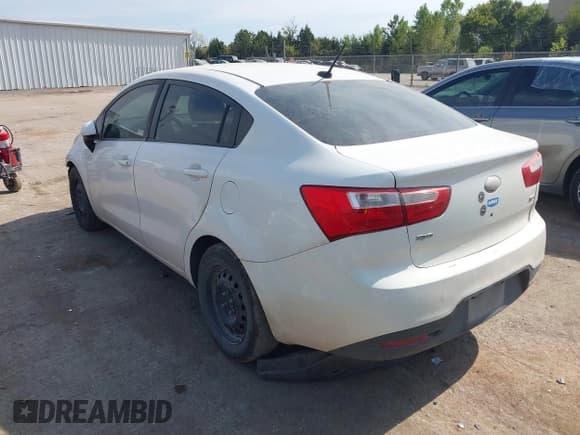 ✅ 2013 Kia Rio LX • VIN: KNADM4A32D6240463 • Lot: 43358629. Wystawiony na IAAI z przebiegiem 194 728 mil. Bezpłatny archiwum sprzedaży aukcyjnych z USA i szczegółowy raport historii pojazdu na DreamBid. Zdjęcie 3.