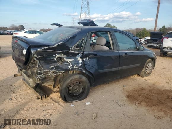 ✅ 2004 Ford Focus LX • VIN: 1FAFP33P64W171988 • Lot: 93232465. Listed on Copart with 161,672 mi. Free auction sales archive from the USA and detailed vehicle history report at DreamBid. Image 3.