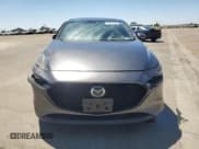 ✅ 2020 Mazda 3 Premium • VIN: JM1BPBNM1L1164240 • Lot: 61675365. Wystawiony na Copart z przebiegiem 90 509 mil. Bezpłatny archiwum sprzedaży aukcyjnych z USA i szczegółowy raport historii pojazdu na DreamBid. Zdjęcie 5.