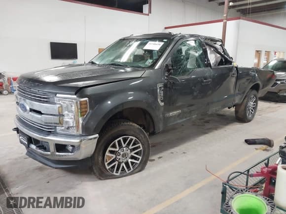 ✅ 2018 Ford F-250 XL • VIN: 1FT7W2BT0JEB71240 • Lot: 41740430. Wystawiony na IAAI z przebiegiem 89 803 mil. Bezpłatny archiwum sprzedaży aukcyjnych z USA i szczegółowy raport historii pojazdu na DreamBid. Zdjęcie 2.