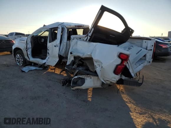 ✅ 2022 Chevrolet Silverado 1500 Custom • VIN: 1GCRABEKXNZ572464 • Lot: 88483465. Wystawiony na Copart z przebiegiem 31 825 mil. Bezpłatny archiwum sprzedaży aukcyjnych z USA i szczegółowy raport historii pojazdu na DreamBid. Zdjęcie 2.