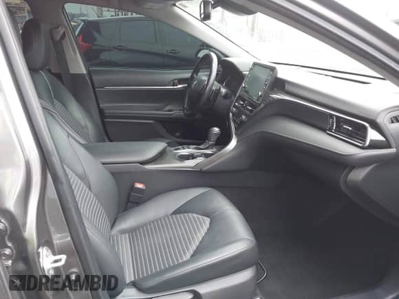 2021 Toyota Camry Hybrid SE z VIN 4T1S31AKXMU558387, wystawiony jako IAAI lot #42202151 z przebiegiem 33 018 mil mil oraz . Historia ofert i sprzedaży dostępna na DreamBid. Obrazek 5.