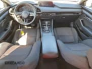 ✅ 2019 Mazda 3 • VIN: 3MZBPABL2KM113656 • Lot: 93903705. Wystawiony na Copart z przebiegiem 160 548 mil. Bezpłatny archiwum sprzedaży aukcyjnych z USA i szczegółowy raport historii pojazdu na DreamBid. Zdjęcie 8.