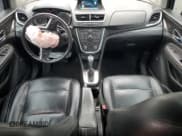 ✅ 2014 Buick Encore Premium • VIN: KL4CJHSB3EB666301 • Lot: 82572645. Wystawiony na Copart z przebiegiem 132 057 mil. Bezpłatny archiwum sprzedaży aukcyjnych z USA i szczegółowy raport historii pojazdu na DreamBid. Zdjęcie 8.