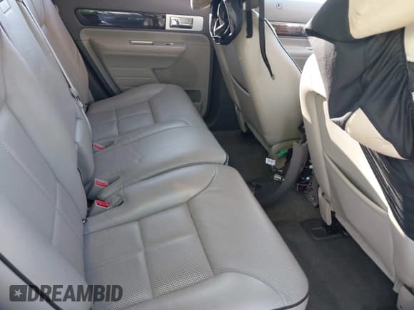 ✅ 2010 Lincoln MKX • VIN: 2LMDJ6JC7ABJ34272 • Lot: 43193882. Wystawiony na IAAI z przebiegiem Nie podano. Bezpłatny archiwum sprzedaży aukcyjnych z USA i szczegółowy raport historii pojazdu na DreamBid. Zdjęcie 8.