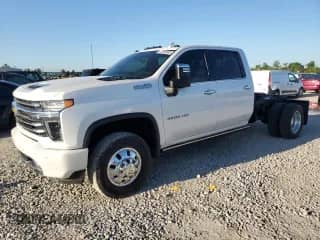 2021 Chevrolet Silverado 3500HD High Country z VIN 1GC4YVEY3MF192183, wystawiony jako Copart lot #52090985 z przebiegiem 67 267 mil mil oraz Czysty tytuł • Clean title. Historia ofert i sprzedaży dostępna na DreamBid. Obrazek 1.