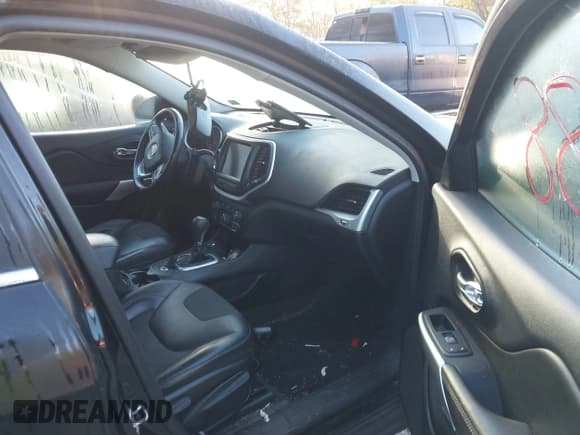 ✅ 2018 Jeep Cherokee Latitude Plus • VIN: 1C4PJMLX3JD515323 • Lot: 43463888. Listed on IAAI with 163,972 mi. Free auction sales archive from the USA and detailed vehicle history report at DreamBid. Image 5.