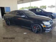 ✅ 2013 Mercedes-Benz C 250 • VIN: WDDGJ4HB9DG097923 • Lot: 93489825. Wystawiony na Copart z przebiegiem 136 056 mil. Bezpłatny archiwum sprzedaży aukcyjnych z USA i szczegółowy raport historii pojazdu na DreamBid. Zdjęcie 4.