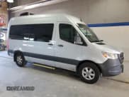 ✅ 2022 Mercedes-Benz Sprinter • VIN: W1Z4EFHY1NP511755 • Лот: 66149835. Опубликован ранее на Copart с пробегом 15 139 миль. Бесплатный доступ к архиву аукционных продаж из США и подробный отчёт об истории автомобиля на DreamBid. Изображение 4.