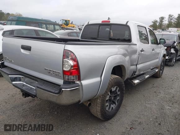 ✅ 2012 Toyota Tacoma PreRunner • VIN: 3TMKU4HN0CM033568 • Lot: 41907705. Wystawiony na IAAI z przebiegiem 207 206 mil. Bezpłatny archiwum sprzedaży aukcyjnych z USA i szczegółowy raport historii pojazdu na DreamBid. Zdjęcie 4.