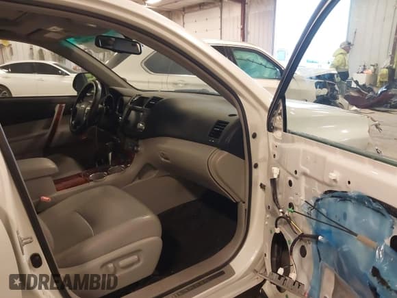 ✅ 2012 Toyota Highlander Limited • VIN: 5TDDK3EH1CS157064 • Lot: 43713808. Listed on IAAI with 166,092 mi. Free auction sales archive from the USA and detailed vehicle history report at DreamBid. Image 5.